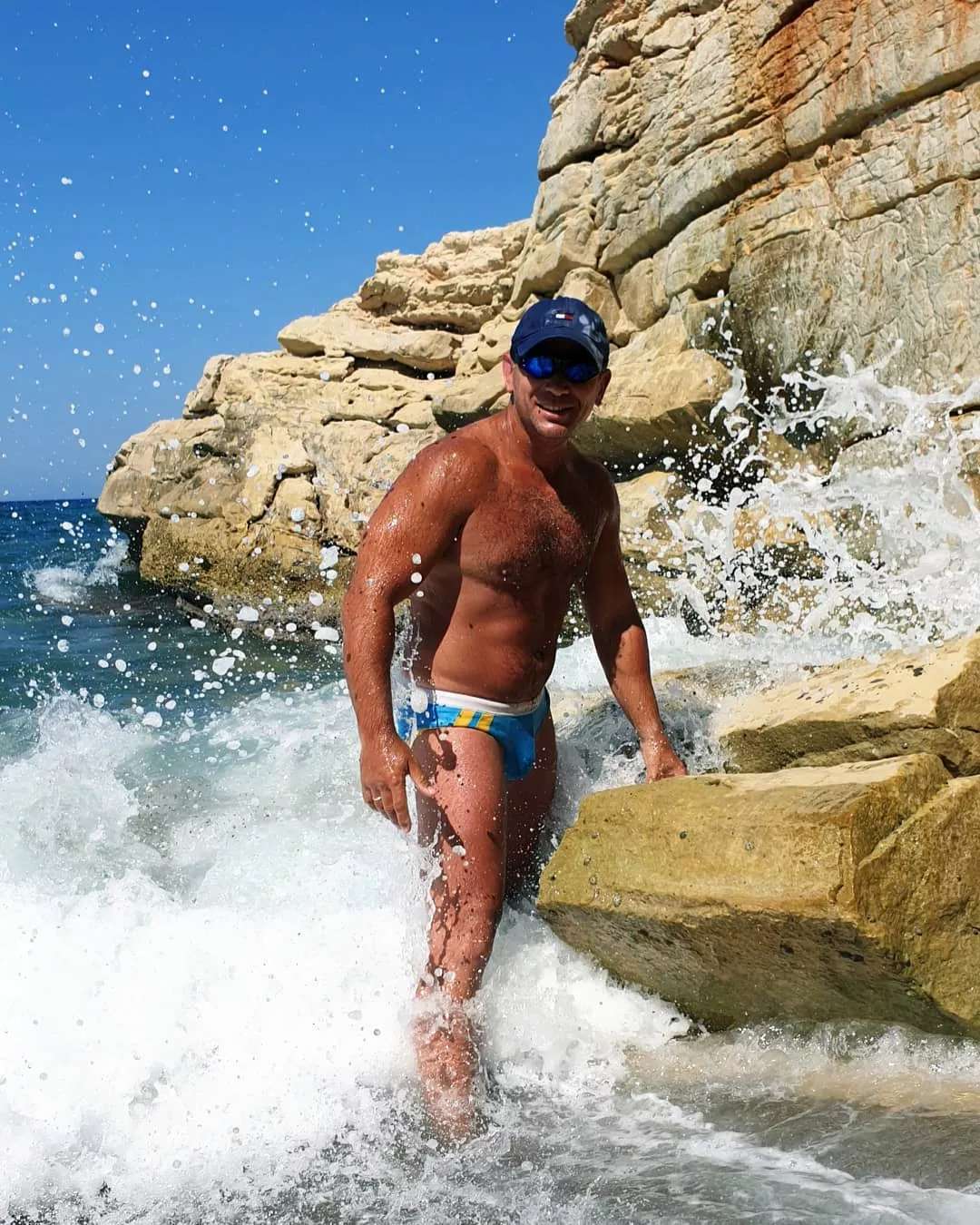 Gwiazdor disco polo pokazał umięśnioną klatę! Fanki artysty mdleją z wrażenia